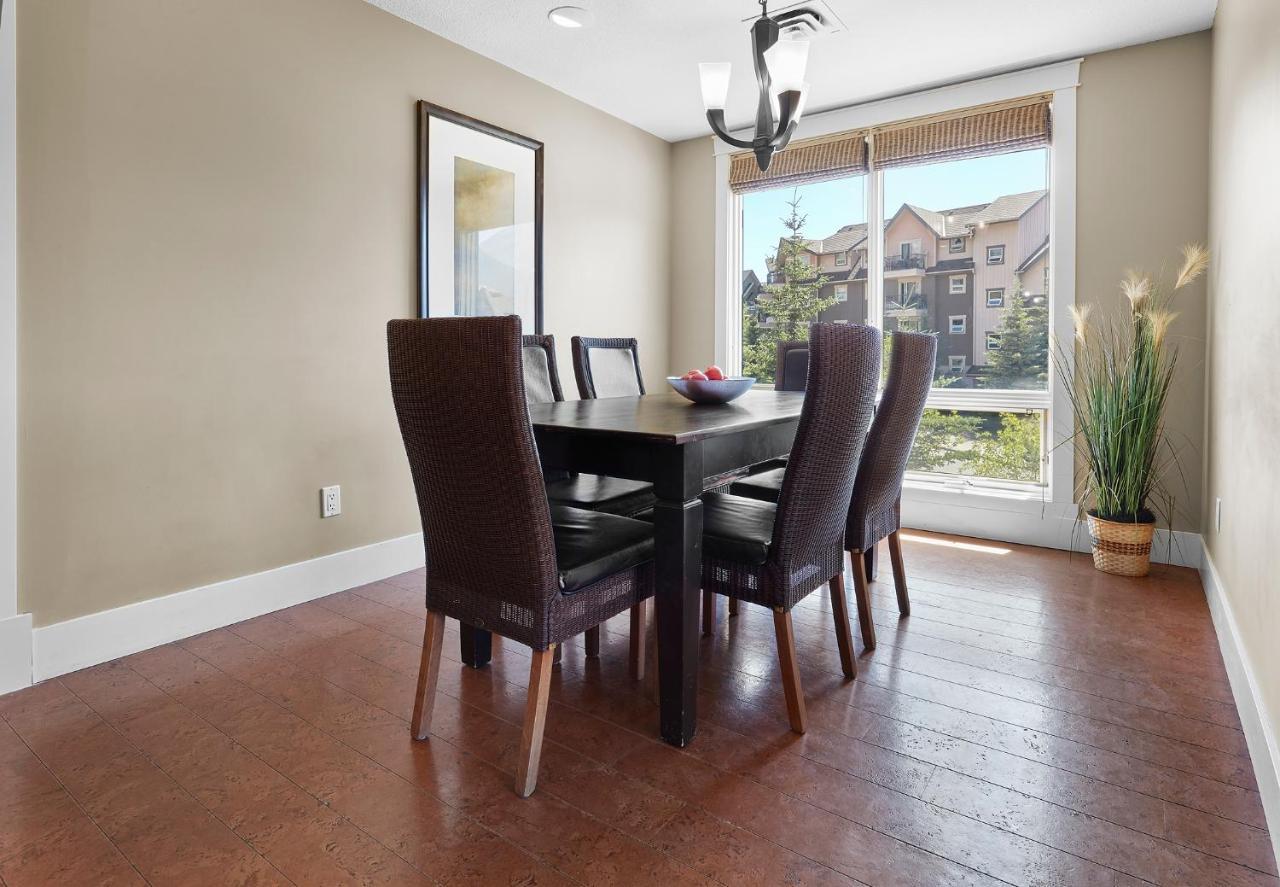 Sunset Ridge - Luxurious Corner Condo - Spectacular Mt Views With Open Pool! Canmore Esterno foto