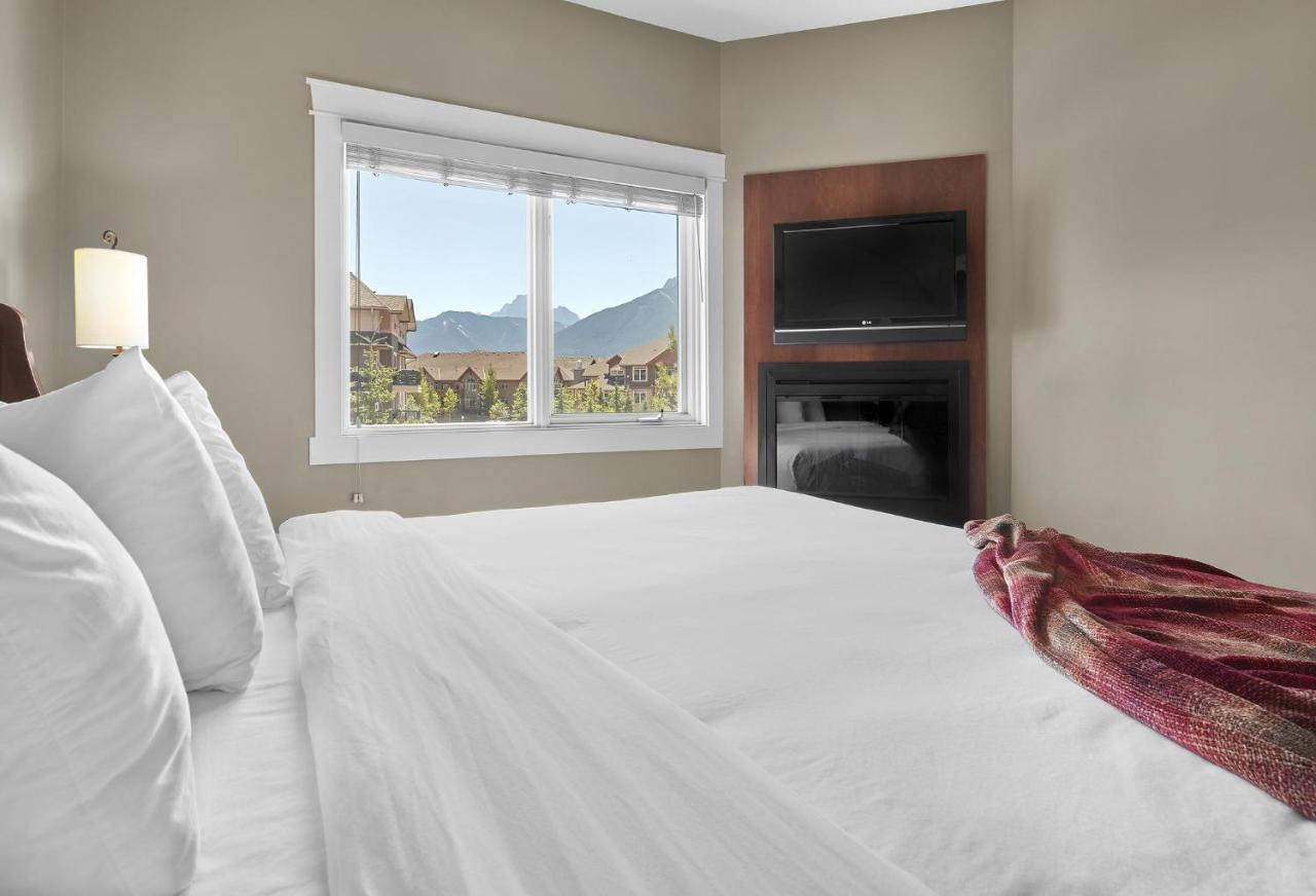 Sunset Ridge - Luxurious Corner Condo - Spectacular Mt Views With Open Pool! Canmore Esterno foto