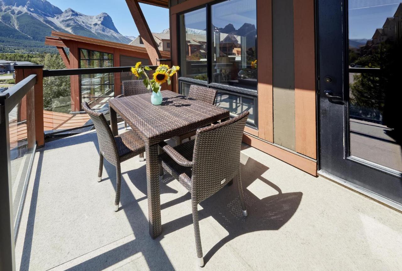 Sunset Ridge - Luxurious Corner Condo - Spectacular Mt Views With Open Pool! Canmore Esterno foto