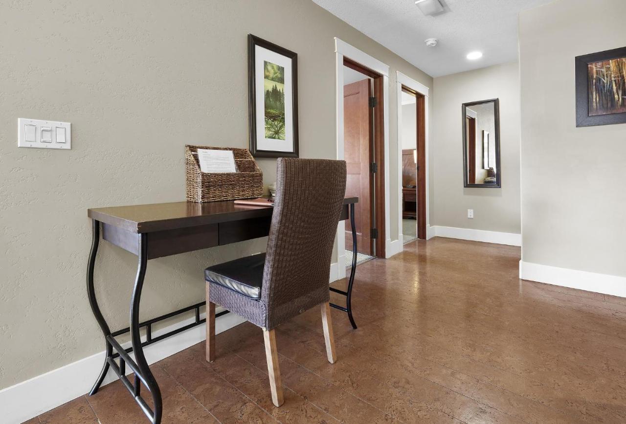 Sunset Ridge - Luxurious Corner Condo - Spectacular Mt Views With Open Pool! Canmore Esterno foto