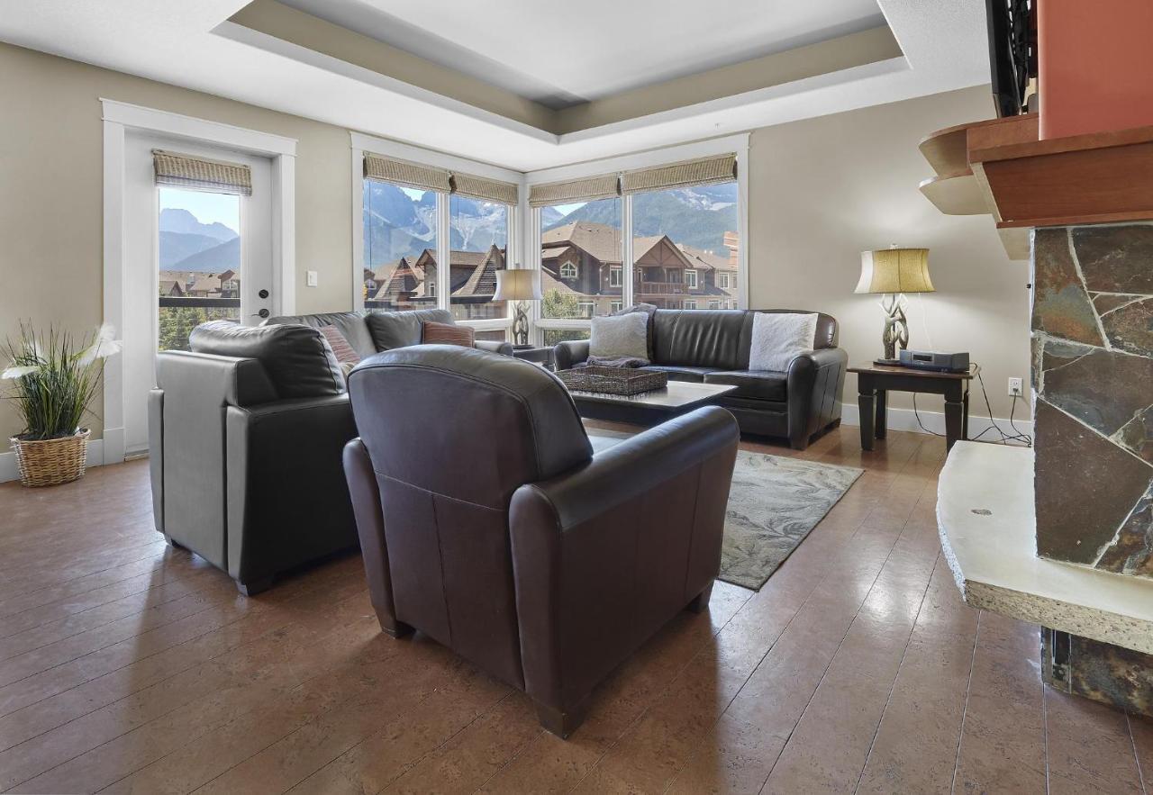 Sunset Ridge - Luxurious Corner Condo - Spectacular Mt Views With Open Pool! Canmore Esterno foto