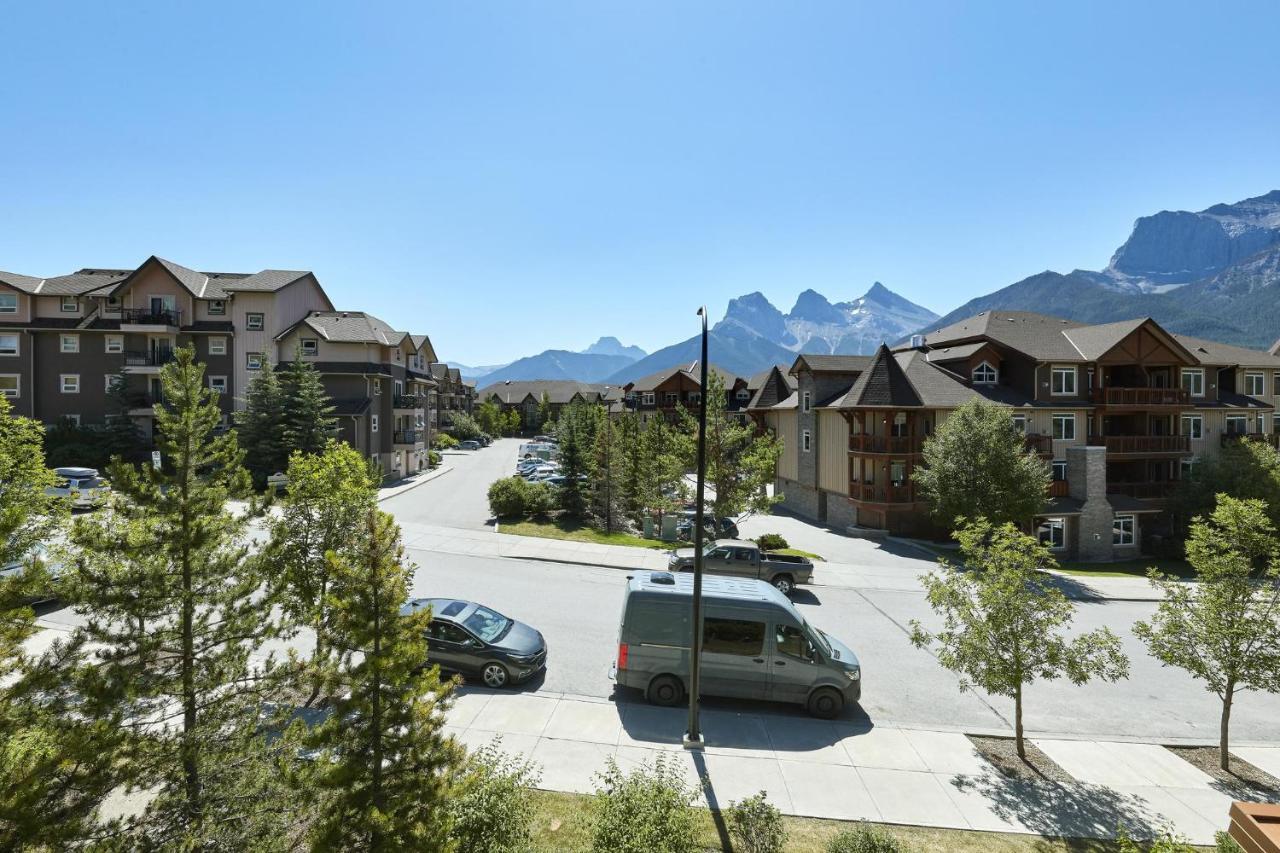 Sunset Ridge - Luxurious Corner Condo - Spectacular Mt Views With Open Pool! Canmore Esterno foto